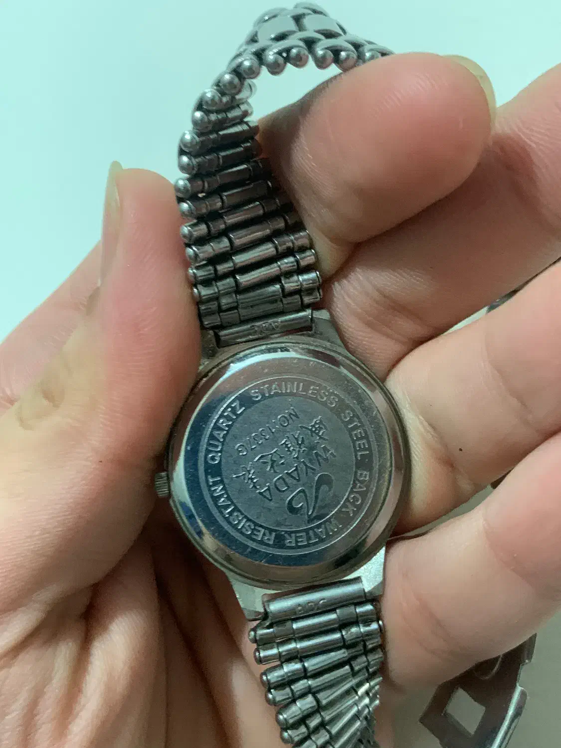 کیو اند کیو در حد فوری|ساعت|ساری, |دیوار