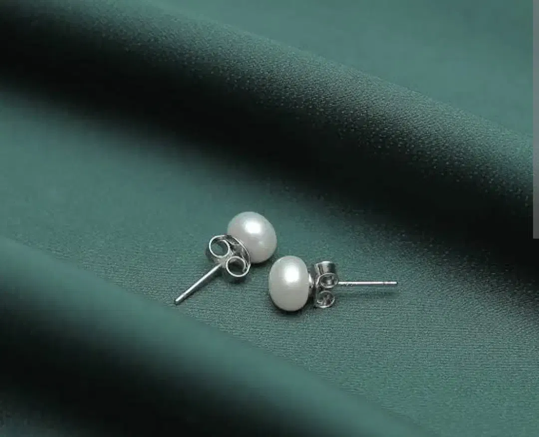 گوشواره میخی|بدلیجات|قم, باغ شریفی|دیوار