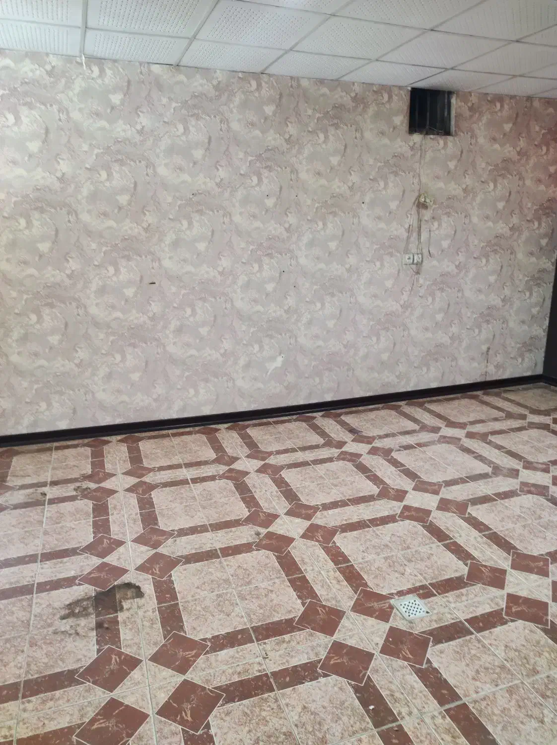 اجاره مغازه|اجارهٔ مغازه و غرفه|بم, |دیوار