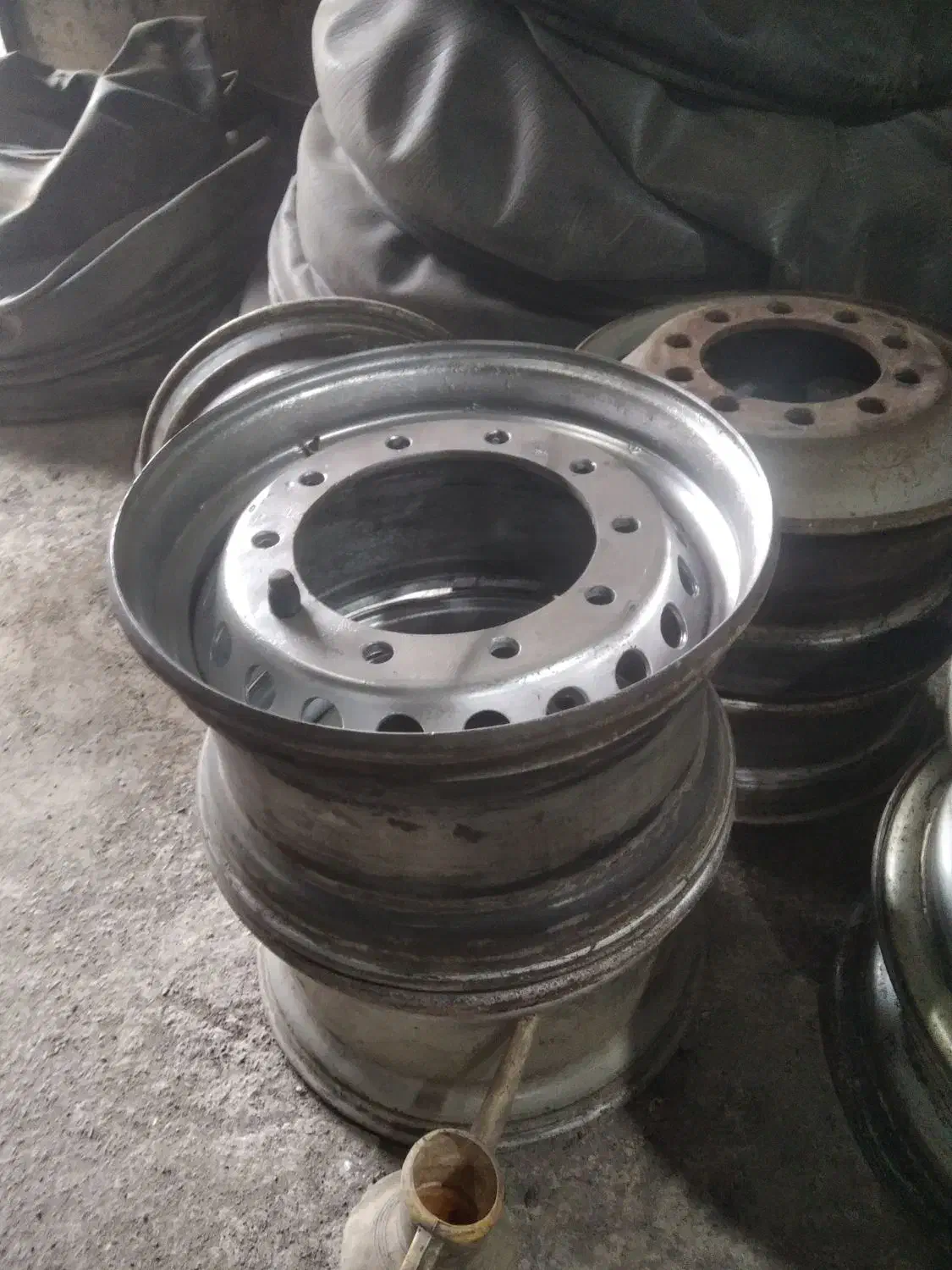 خدمات پنچری . تعمیرات رینگ و لاستیک صدرا|قطعات یدکی و لوازم جانبی|سنگر, |دیوار