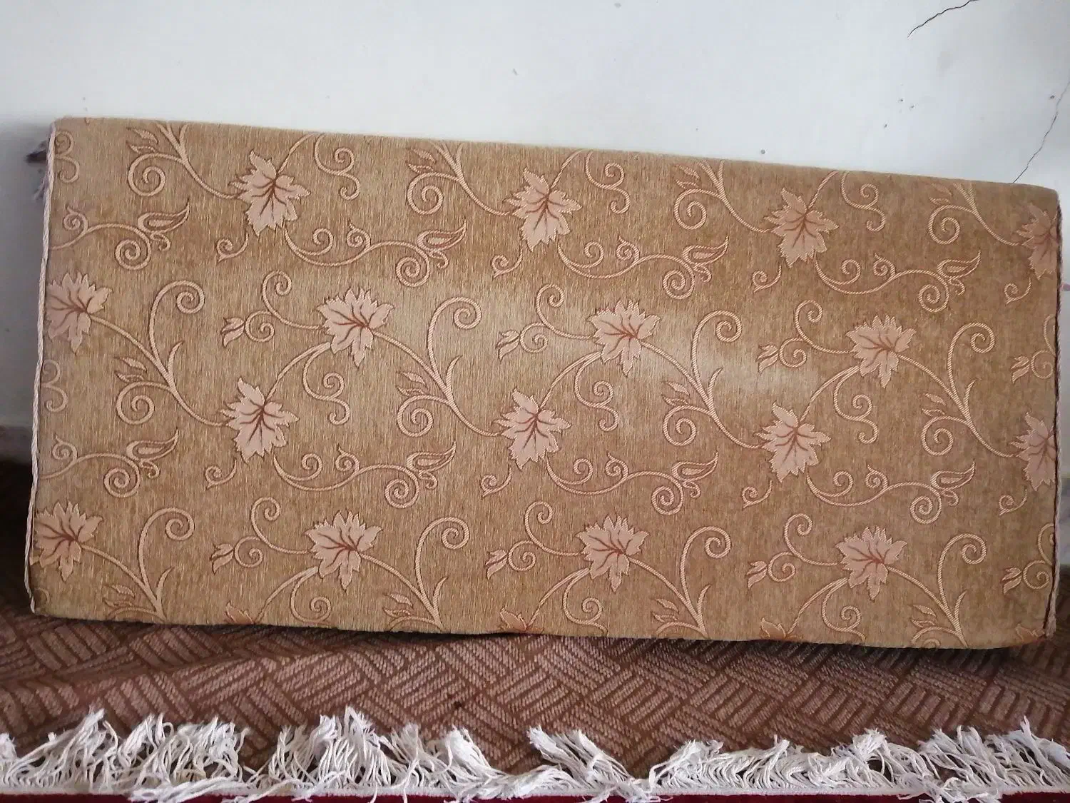 پشتی سنتی|پشتی|نجفآباد, گلدشت|دیوار