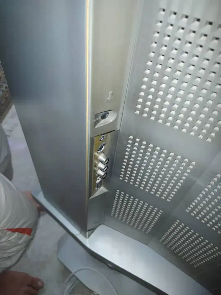 تلویزیون ال جی ۳۷ اینچ کره ای اصل|تلویزیون و پروژکتور|قشم, |دیوار