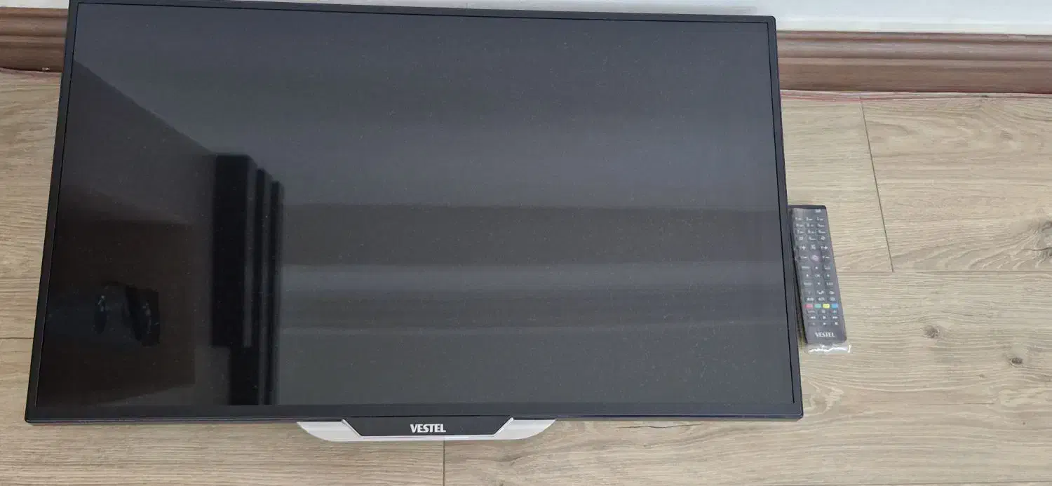 تلویزیون 32 اینچ|تلویزیون و پروژکتور|لنگرود, |دیوار