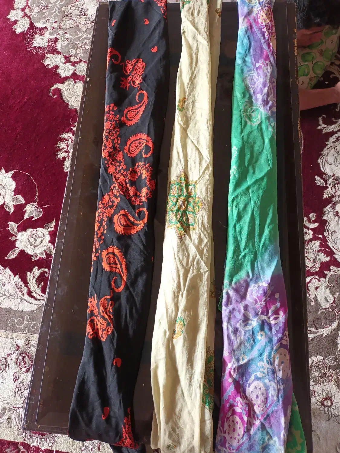 سه عدد چارقد|لباس|یاسوج, |دیوار