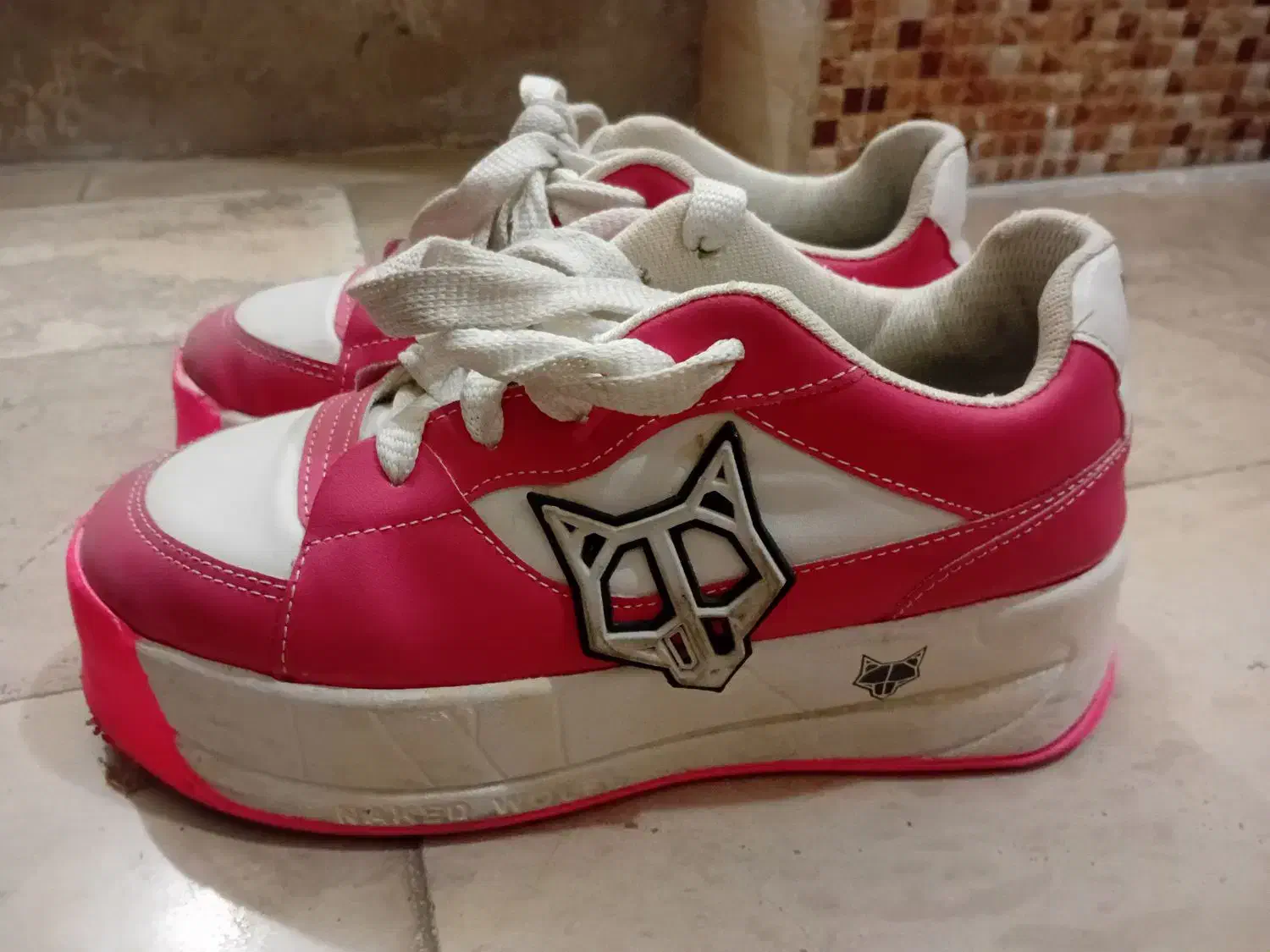 کتونی. کفش|کیف، کفش، کمربند|مشکین‌دشت, |دیوار