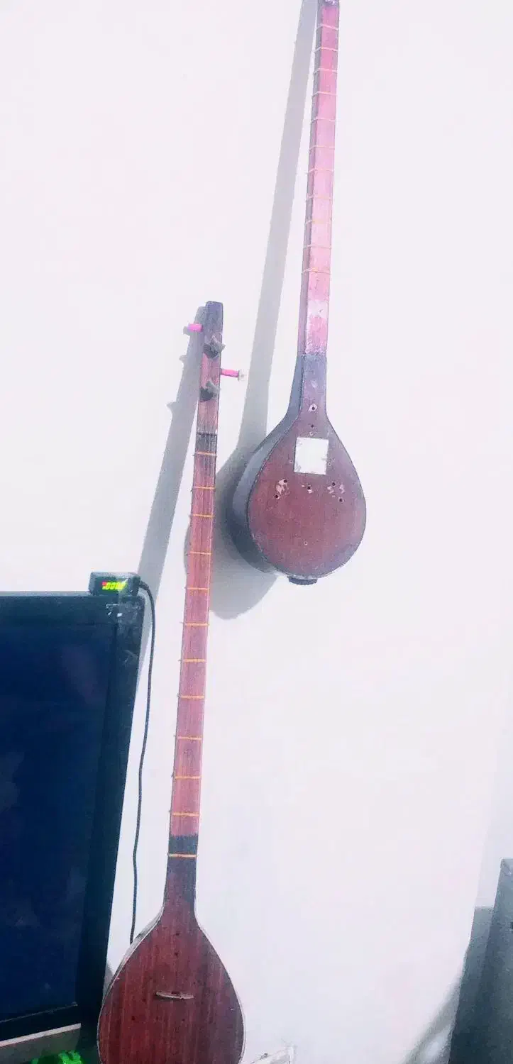 دوعدد ستار جنس خوب.|سازهای سنتی|اراک, |دیوار