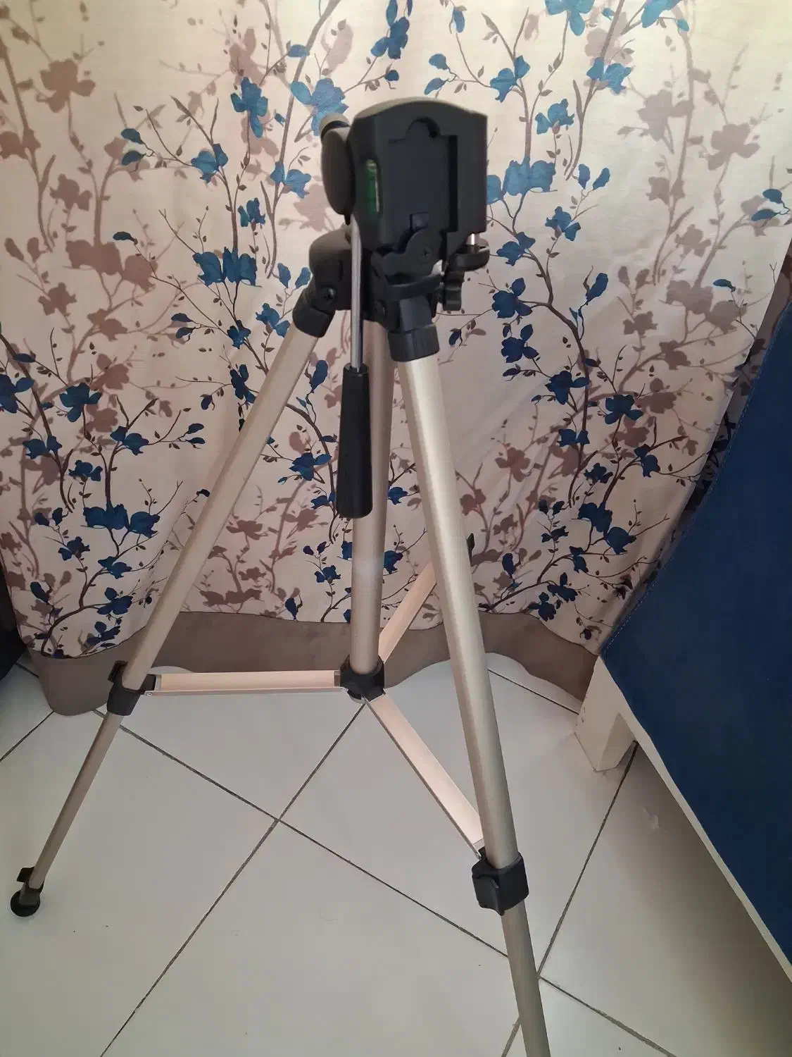 پایه دوربین عکاسی و فیلمبرداری سالم و نو|دوربین عکاسی و فیلمبرداری|تهران, شاهین|دیوار