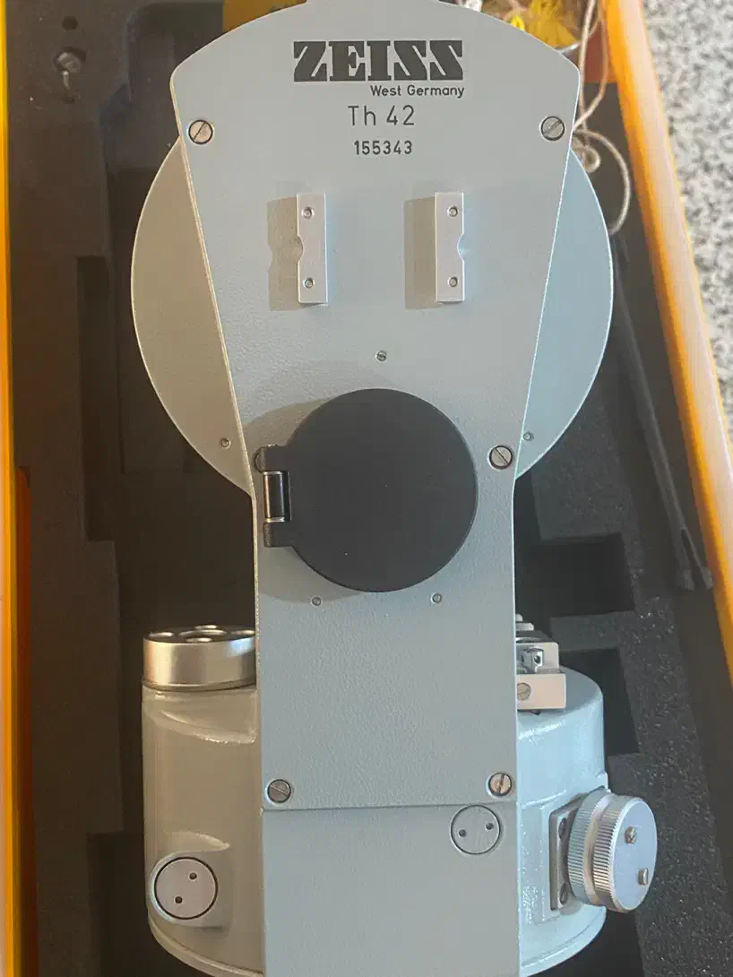 دوربین نقشه برداری carl zeiss|ماشینآلات صنعتی|بیرجند, |دیوار