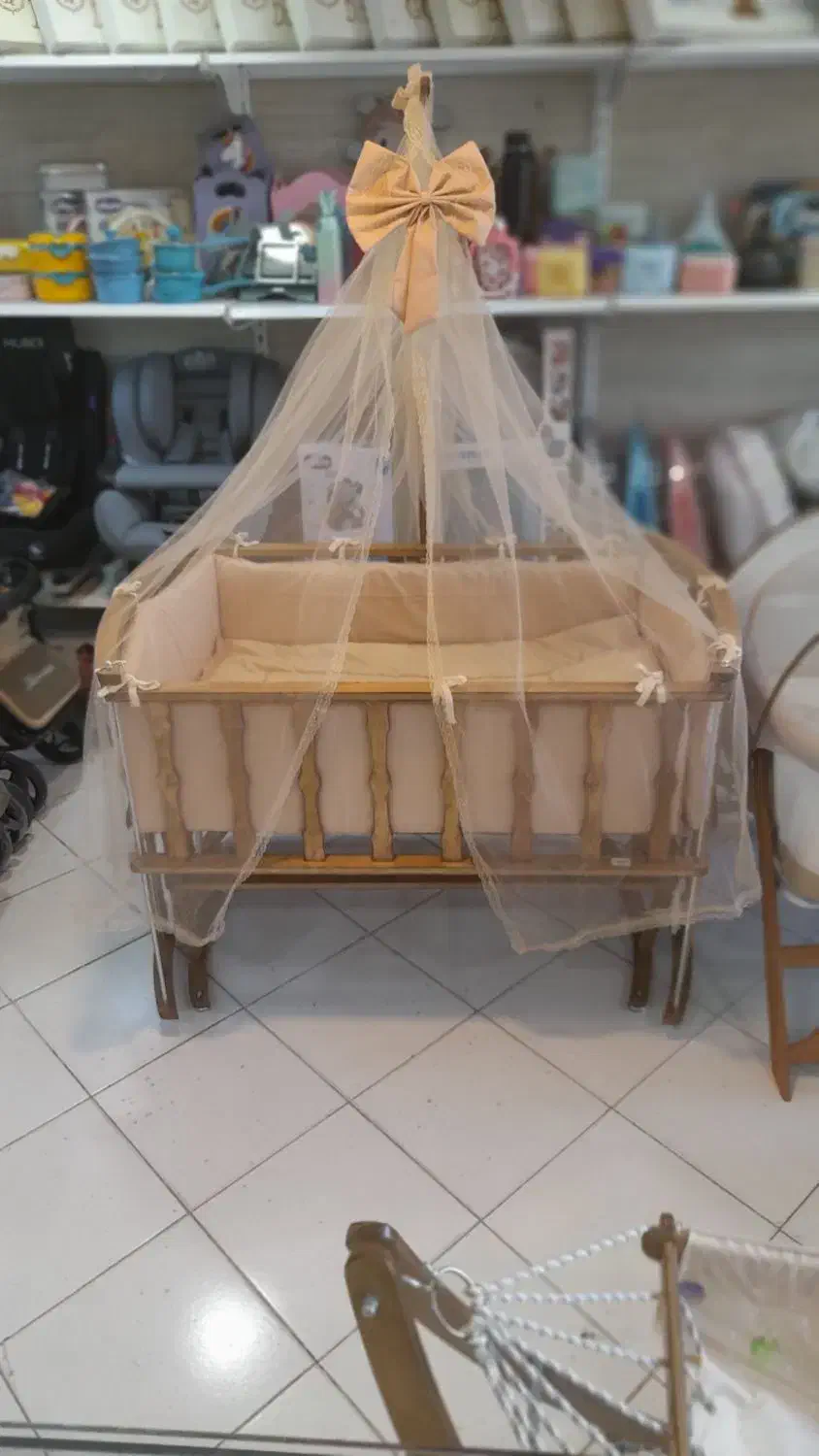 تخت و گهواره کنار مادر|اسباب و اثاث بچه|شیراز, غدیر شمالی|دیوار