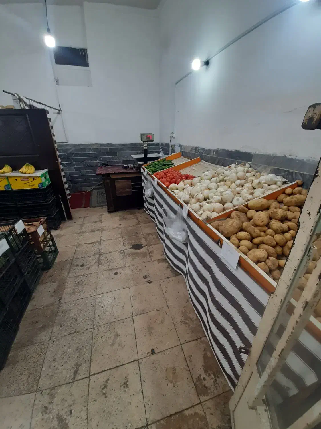 کلیه لوازم میوه فروشی با ودیعه مغازه واگذار میشود|حراج|گرگان, |دیوار