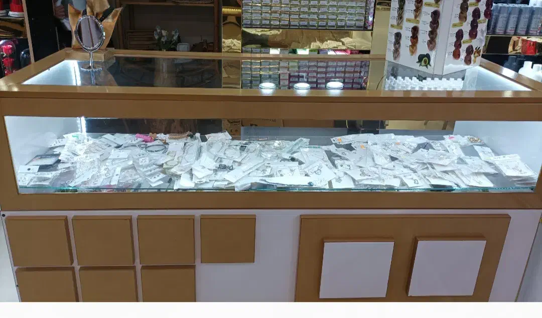 ویترین وقفسه|فروشگاه و مغازه|سیرجان, |دیوار