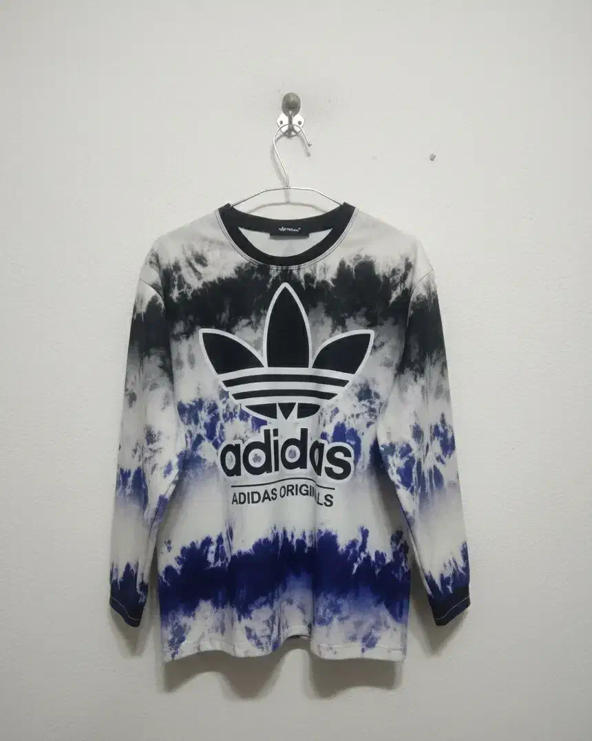 سه عدد لباس|لباس|یزد, |دیوار