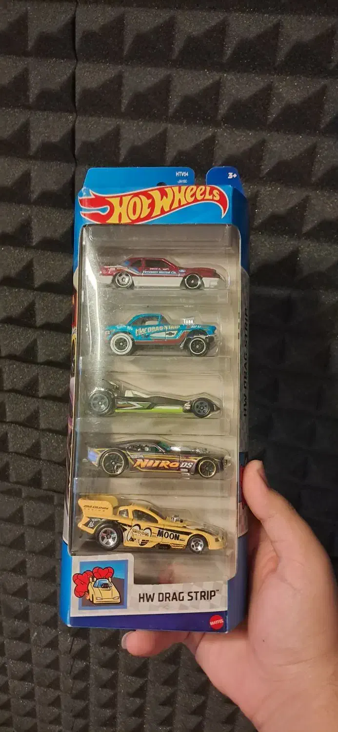 هات ویلز|کلکسیون و سرگرمی|شیراز, فرهنگ شهر|دیوار