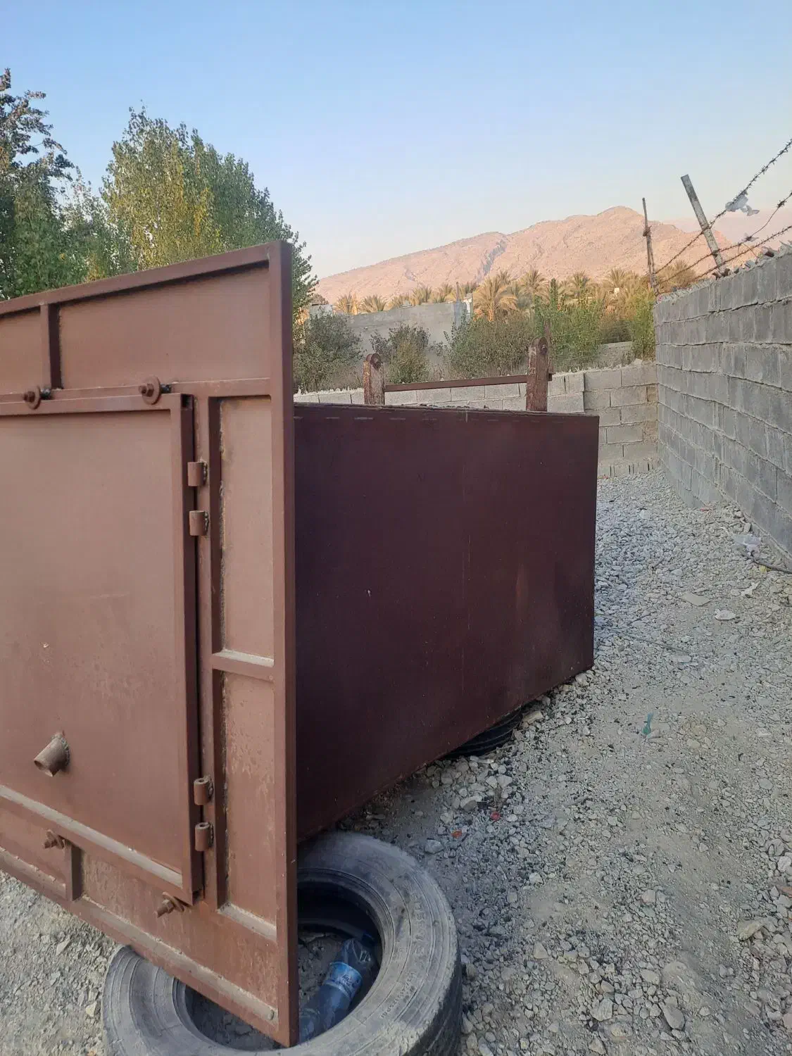 کوره زغالی نو هنوز پختی توش نشده|ابزارآلات|کوه چنار, |دیوار