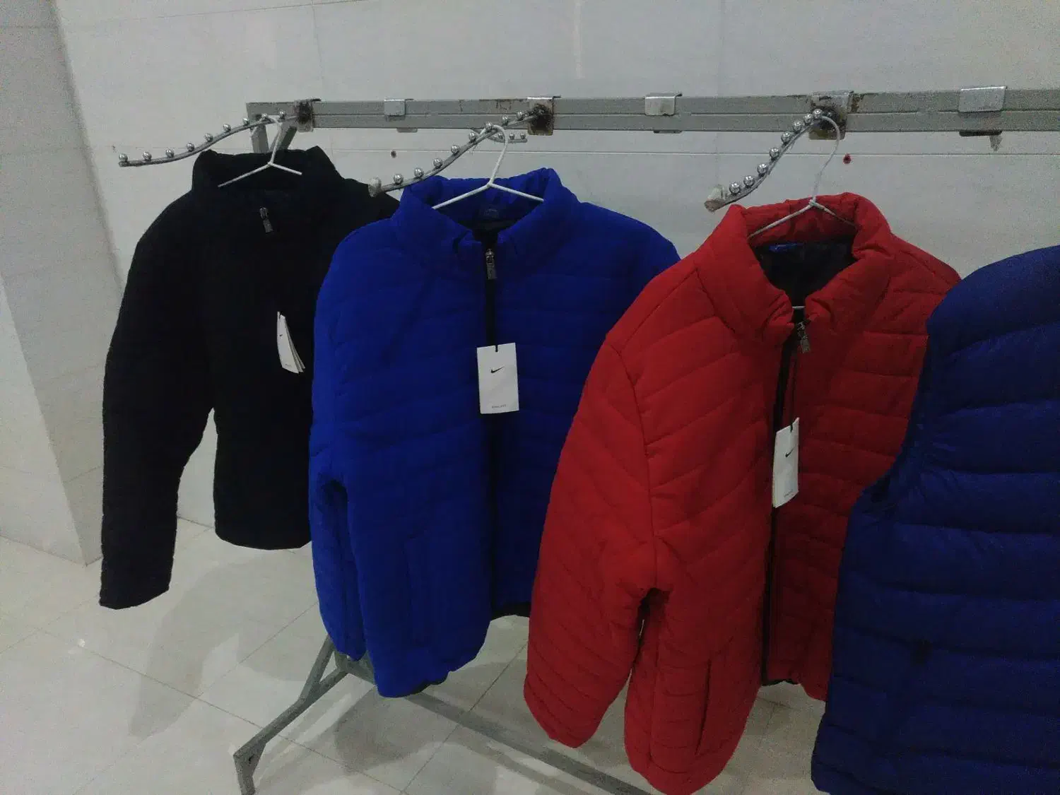 کاپشن|لباس|گنبد کاووس, |دیوار