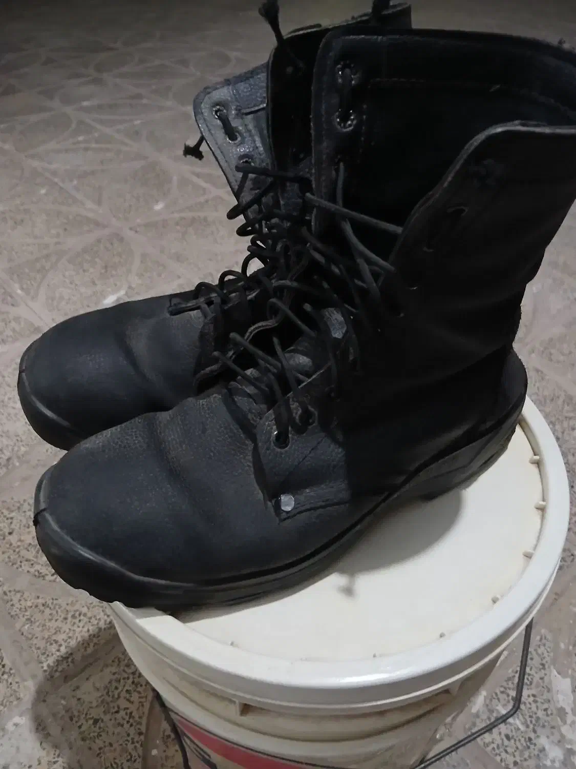 پوتین سرباز|کیف، کفش، کمربند|کرمان, |دیوار