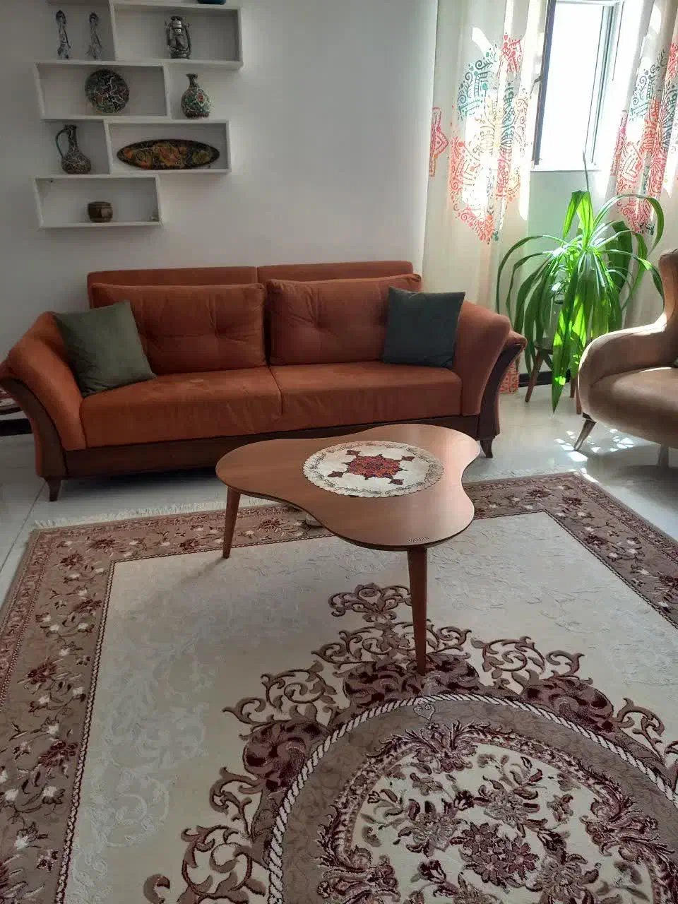 مبل راحتی با جلو مبلی و عسلی در حدنو|مبلمان خانگی و میز عسلی|شاهرود, |دیوار