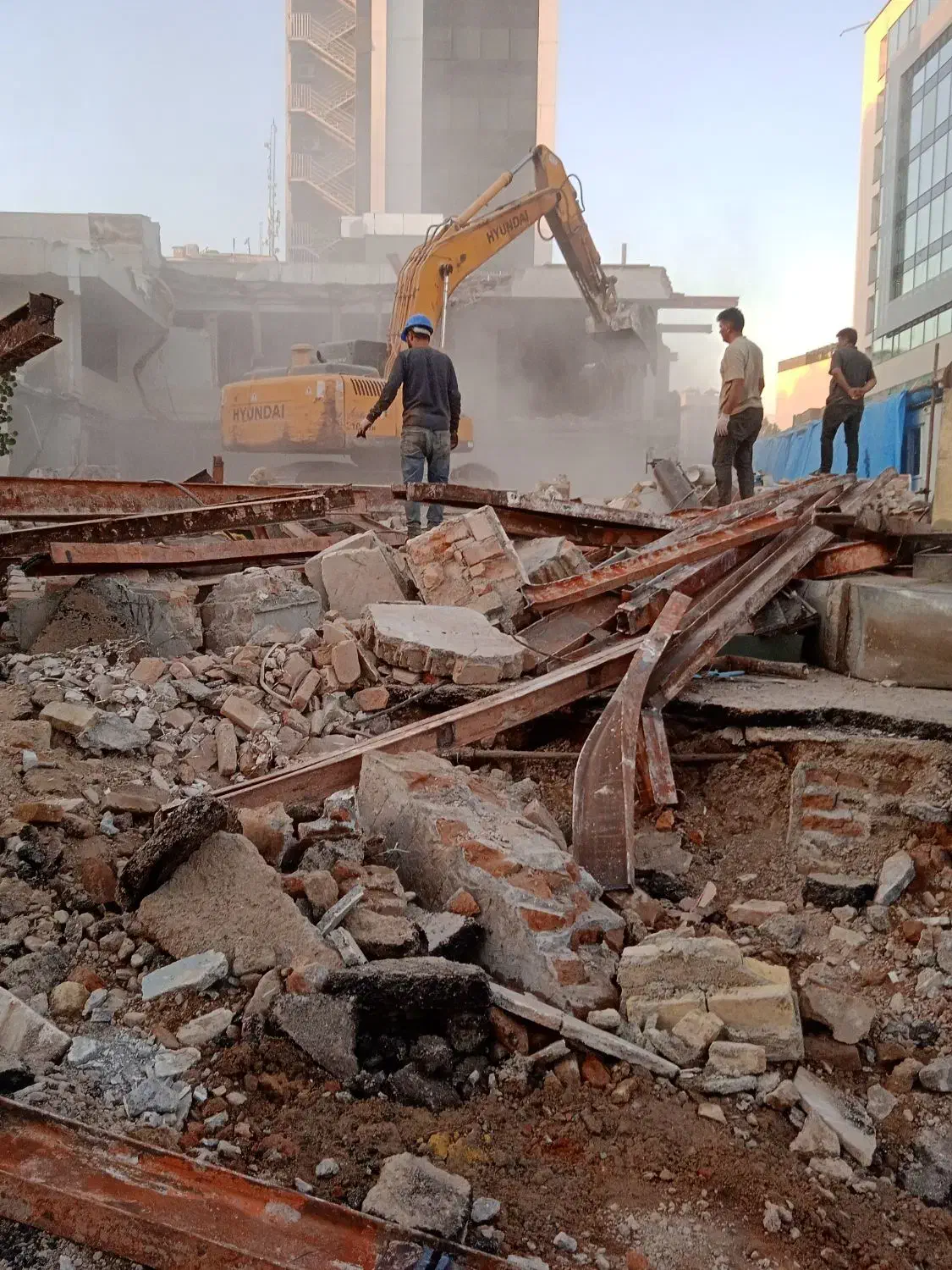 تخریب ساختمان وخاکبرداری تمام نقاط بازسازی تعمیرات|خدمات پیشه و مهارت|تهران, پونک|دیوار