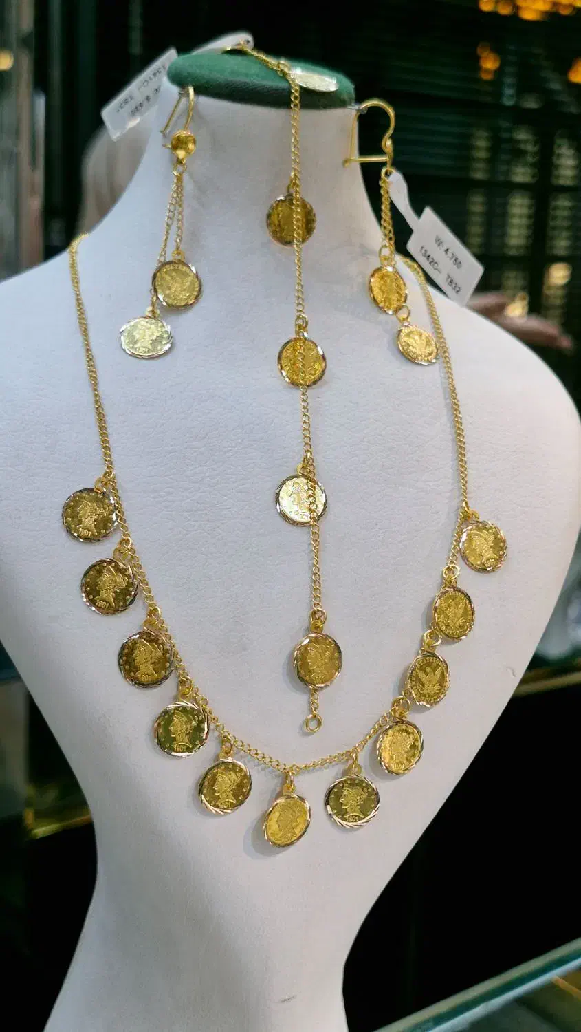 سرویس های سکه ایی و دلاری(پولکی)۹درصد بالای تابلو|جواهرات|نورآباد ممسنی, |دیوار