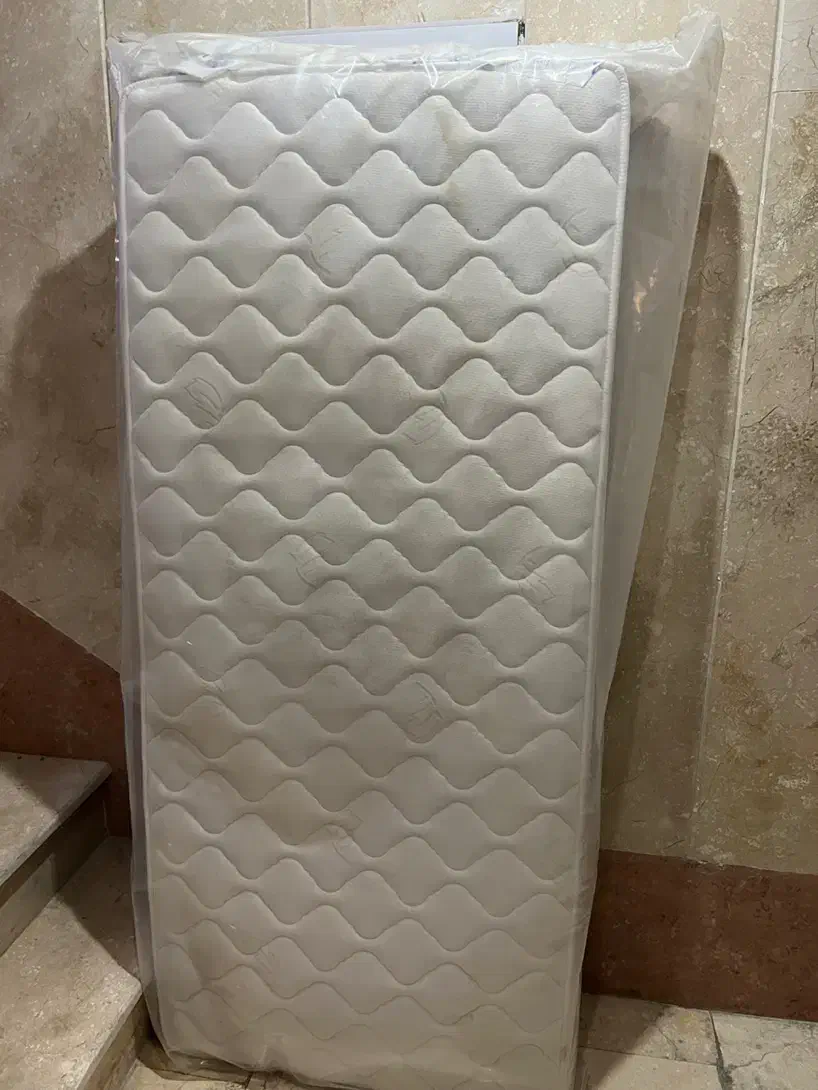 خوشخواب نوجوان رویا|تشک تختخواب|ری, شهید غیوری (ابن باویه)|دیوار