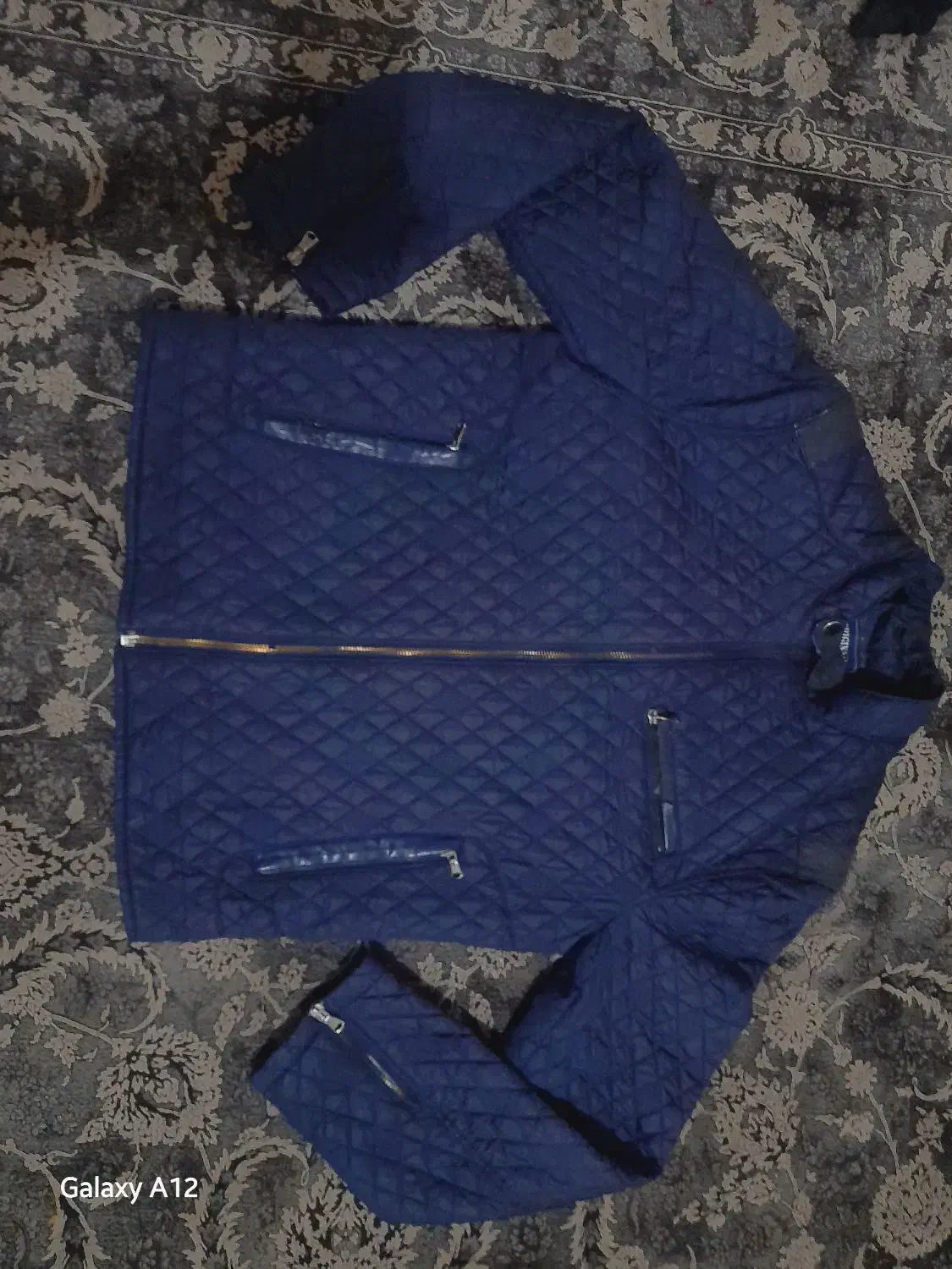 کاپشن|لباس|قرچک, پویینک|دیوار