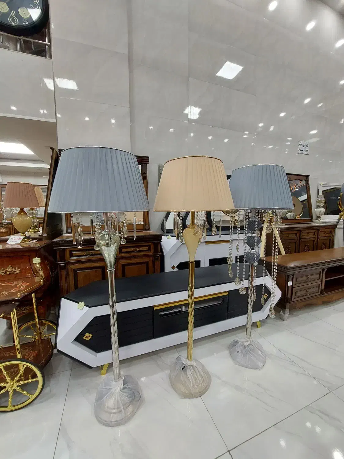 آباژور کنارسالنی(مرکز تخصصی)|چراغ خواب و آباژور|ارومیه, |دیوار