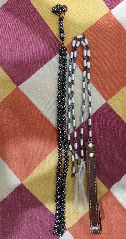 تسبیح و زنجیر|کلکسیون اشیاء عتیقه|مرودشت, ولایت|دیوار