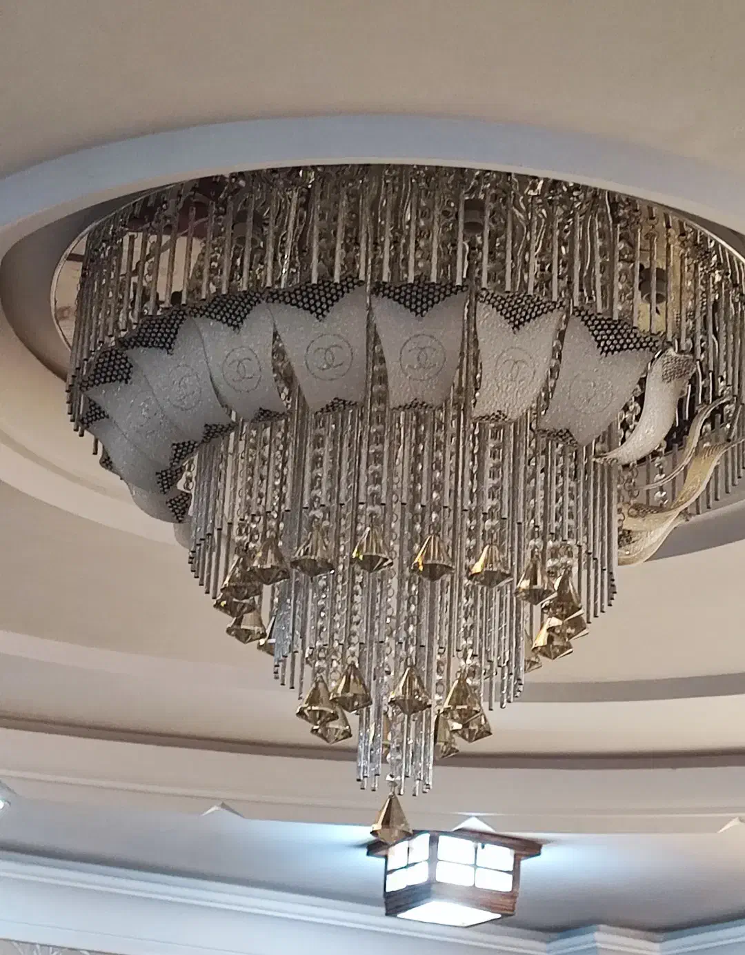 لوستر کریستال|لوستر و چراغ آویز|رشت, گیل|دیوار