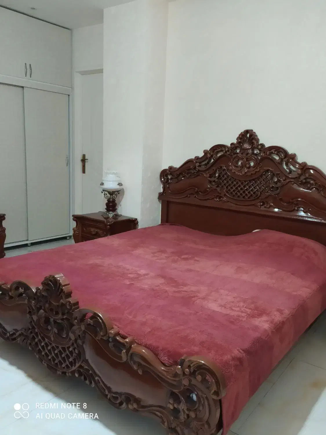 تخت خواب و میز آرایش|تخت و سرویس خواب|ری, شهرری|دیوار