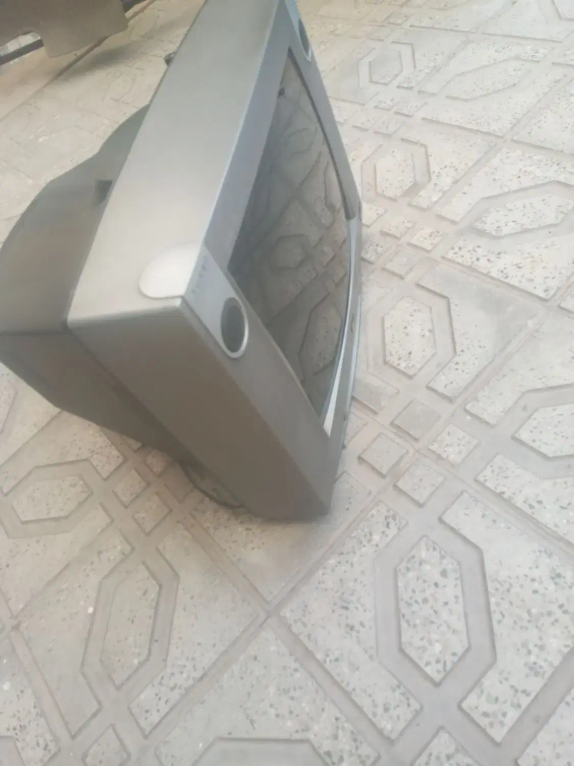 تلویزیون ۲۴ اینچ ال جی فروش فوری|تلویزیون و پروژکتور|خرمدره, |دیوار