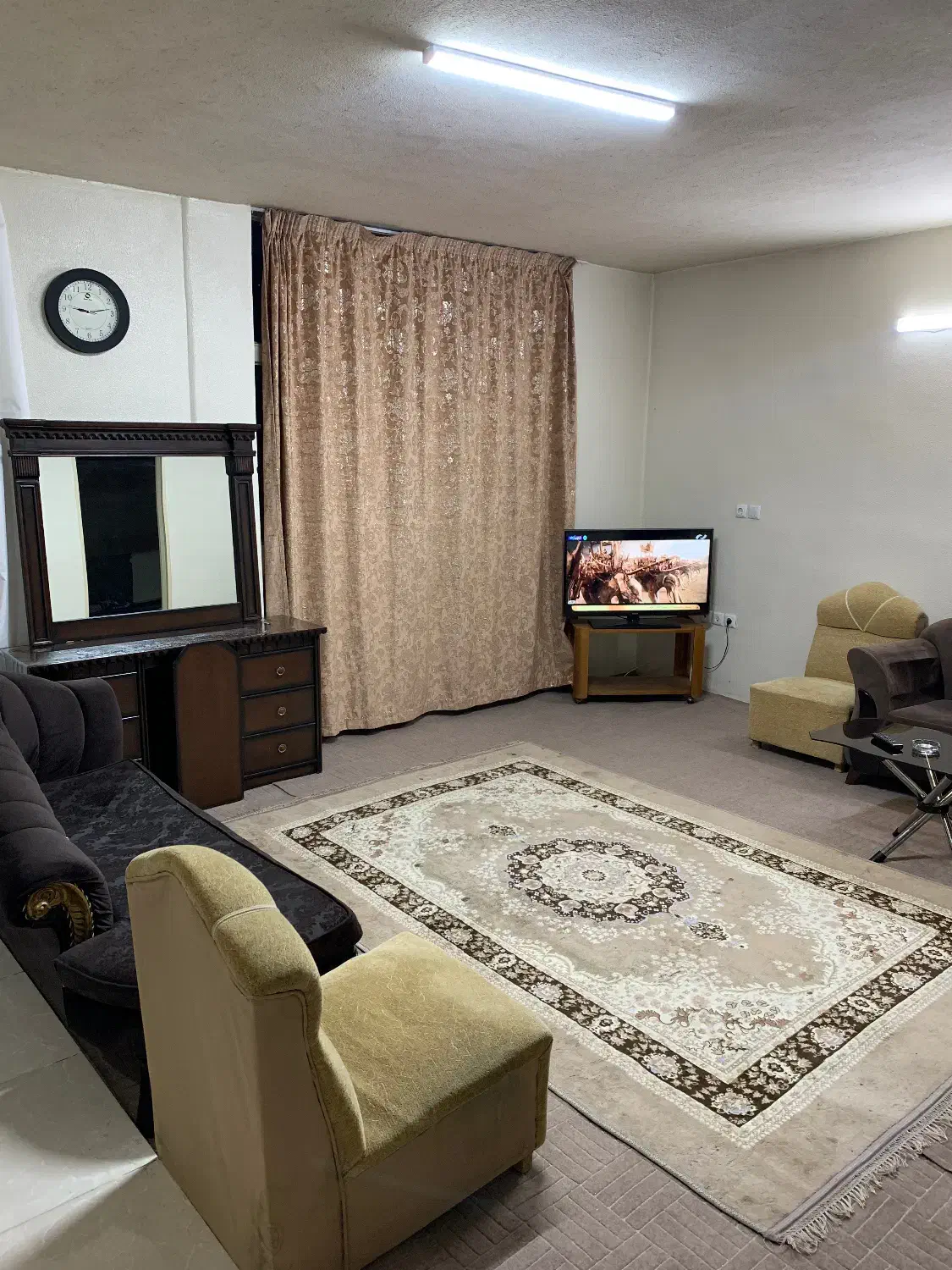 منزل مبله چهار باغ|اجارهٔ کوتاه‌مدت آپارتمان و سوئیت|اصفهان, درب کوشک|دیوار