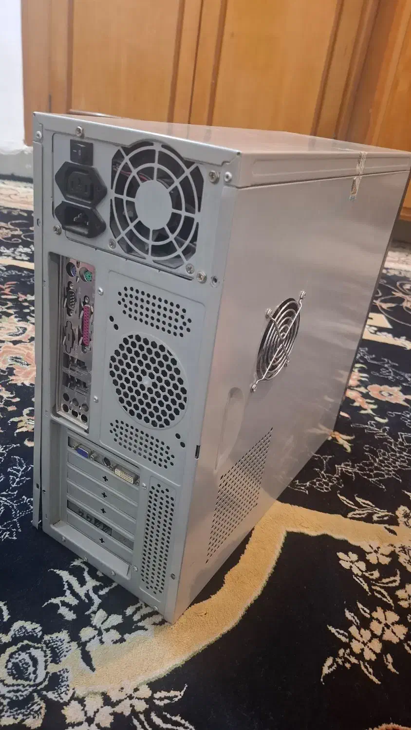 کیس کامپیوتر قدیمی|رایانه رومیزی|دوگنبدان, |دیوار