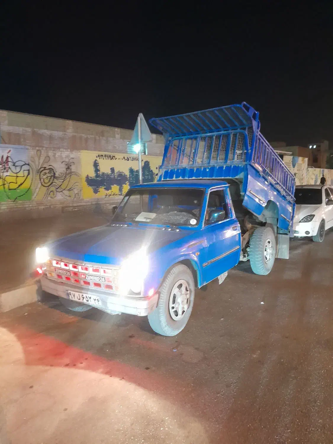 تخریب ساختمان تعمیرات و هرگونه خدمات انجام میشود|خدمات پیشه و مهارت|اهواز, رسالت|دیوار