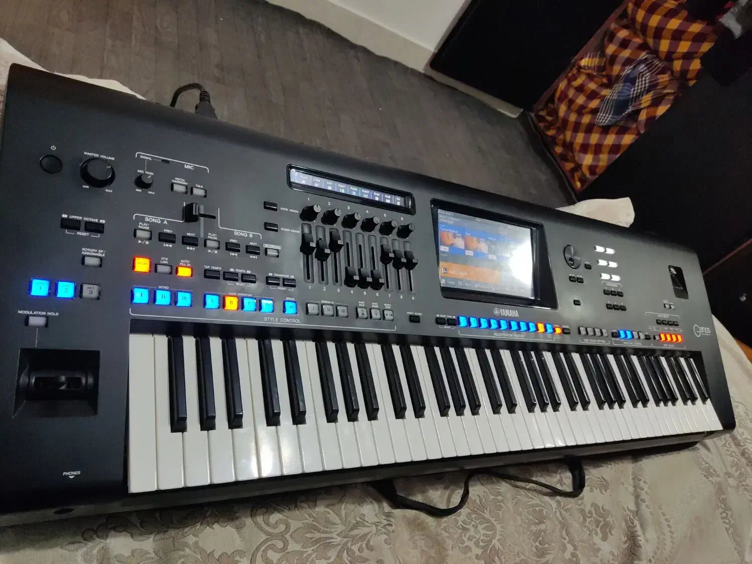 یاماها جینوس|پیانو، کیبورد، آکاردئون|اسفراین, |دیوار