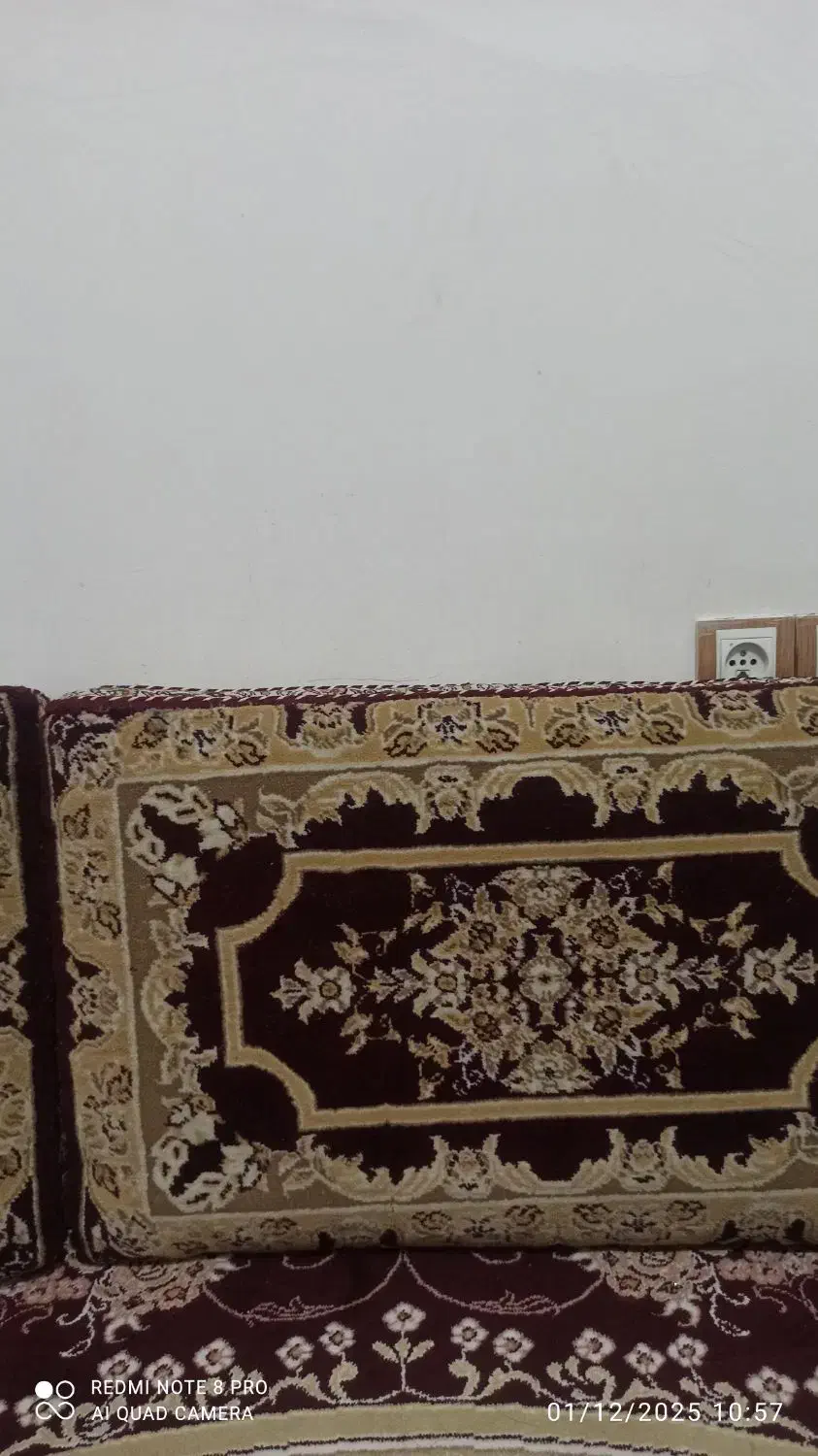 یک دست پشتی درحد نو|پشتی|سنندج, |دیوار