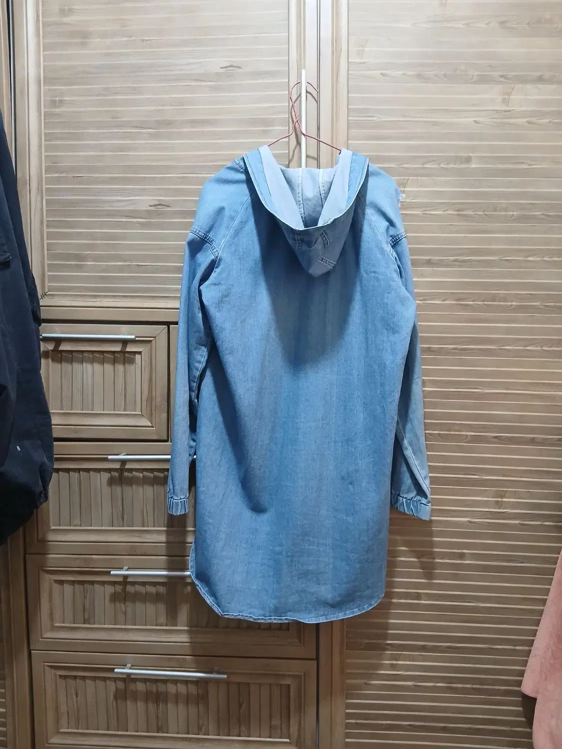 مانتو لی|لباس|فردیس, خیام شرقی|دیوار