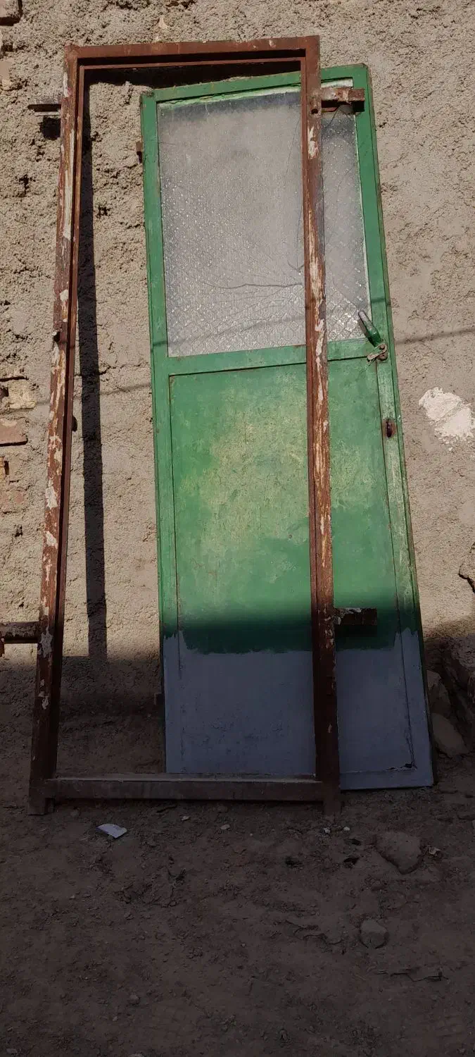 درب قدیمی سنگین|کلکسیون اشیاء عتیقه|زابل, |دیوار