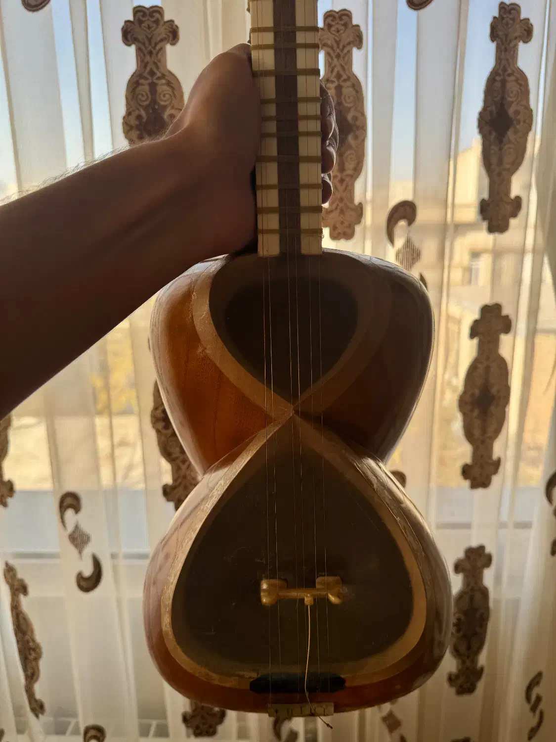 تار دو مهر خردمند، اقتصادی|سازهای سنتی|اراک, |دیوار