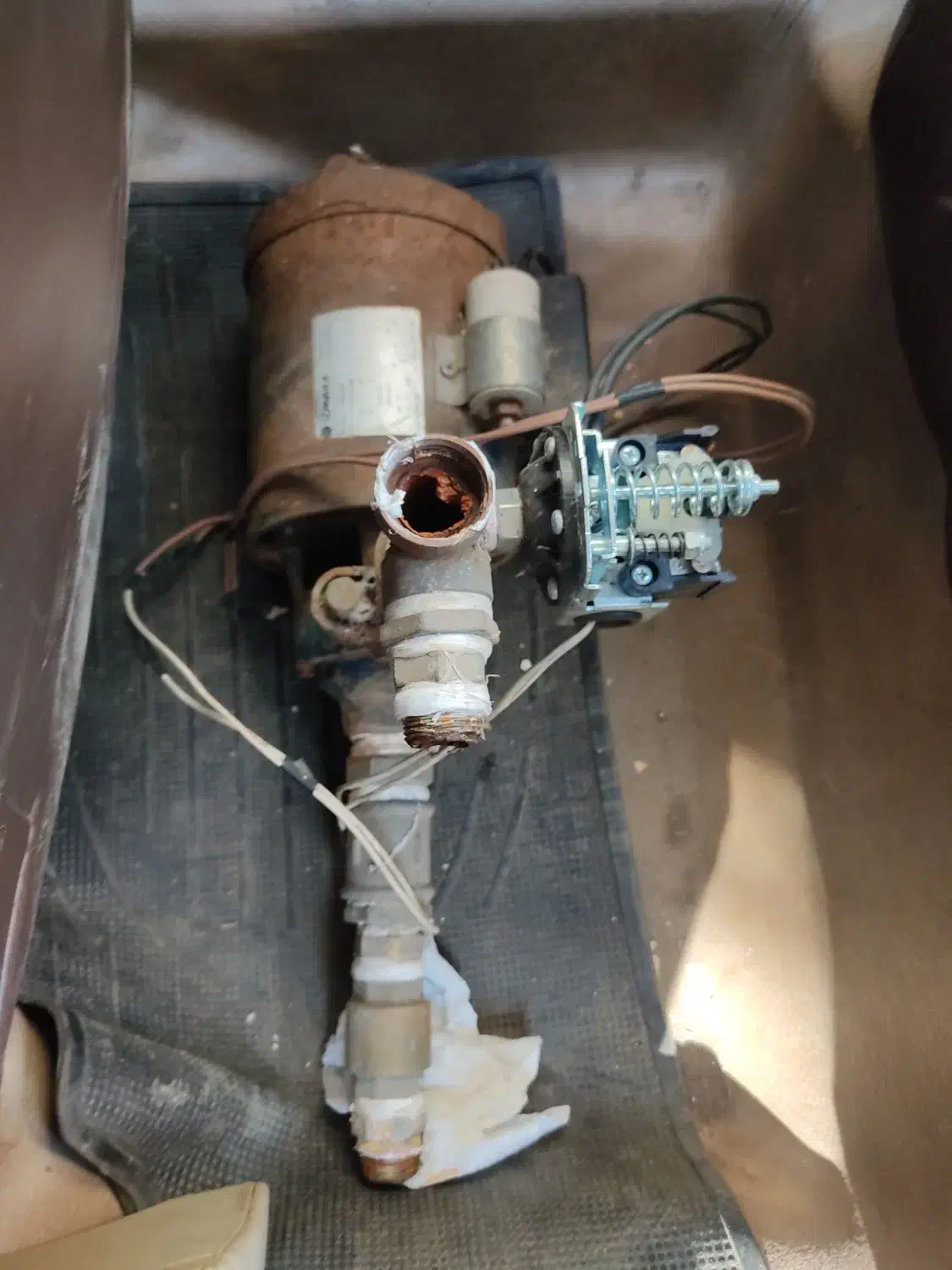 پمپ لوورا سالم نو قیمت۳۸۰۰ عالی|مصالح و تجهیزات ساختمان|لاهیجان, امیرشهید|دیوار