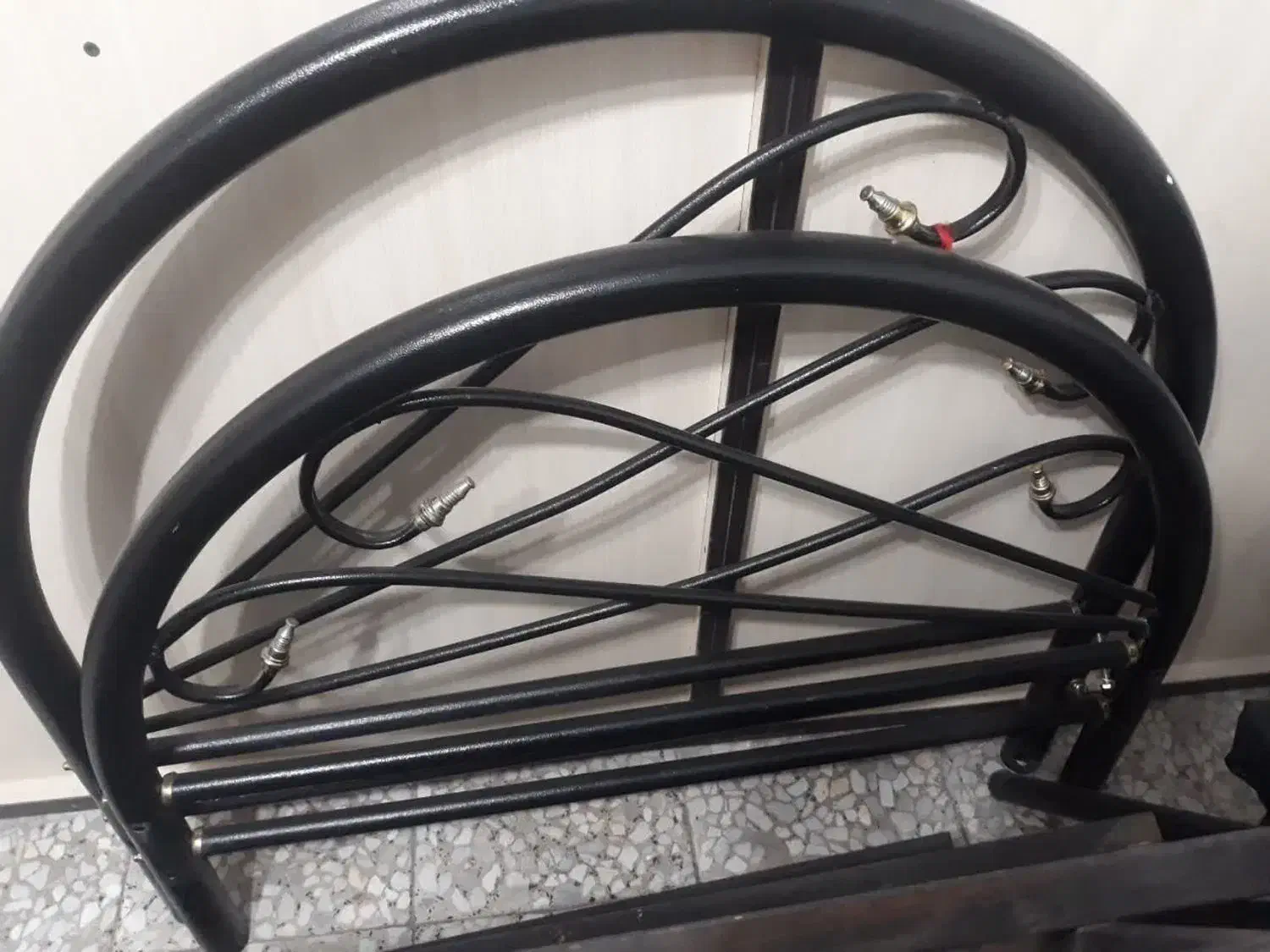 تخت فرفورژه یک نفره|تخت و سرویس خواب|تهران, هوانیروز|دیوار