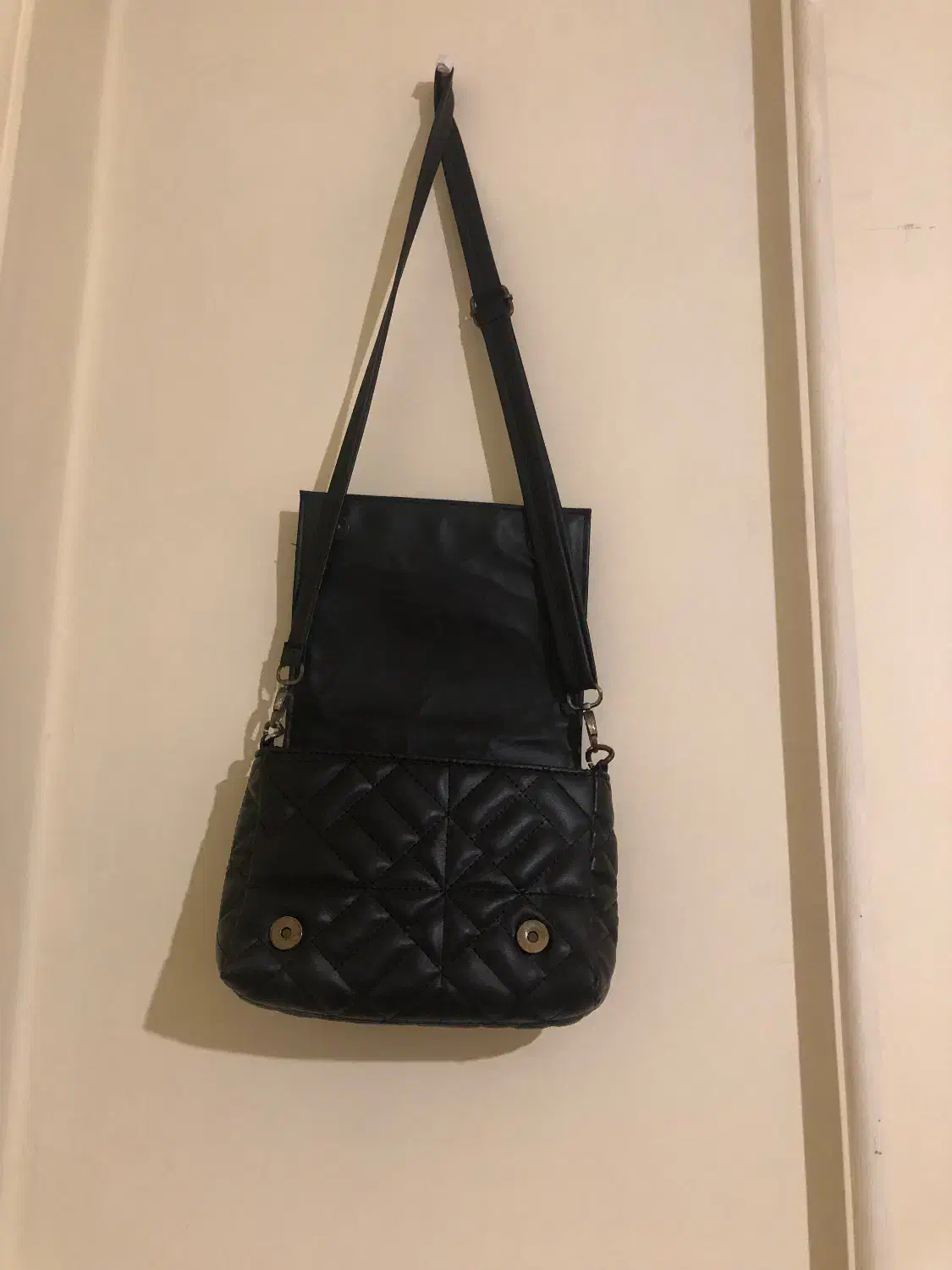 کیف زنانه|کیف، کفش، کمربند|رشت, فلسطین|دیوار