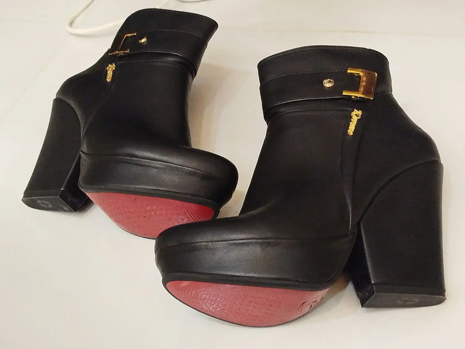 نیم پوت|کیف، کفش، کمربند|هشتگرد, شهرک کوثر|دیوار