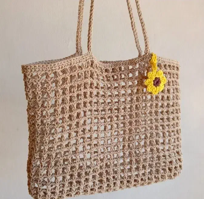 کیف.|کیف، کفش، کمربند|کازرون, |دیوار