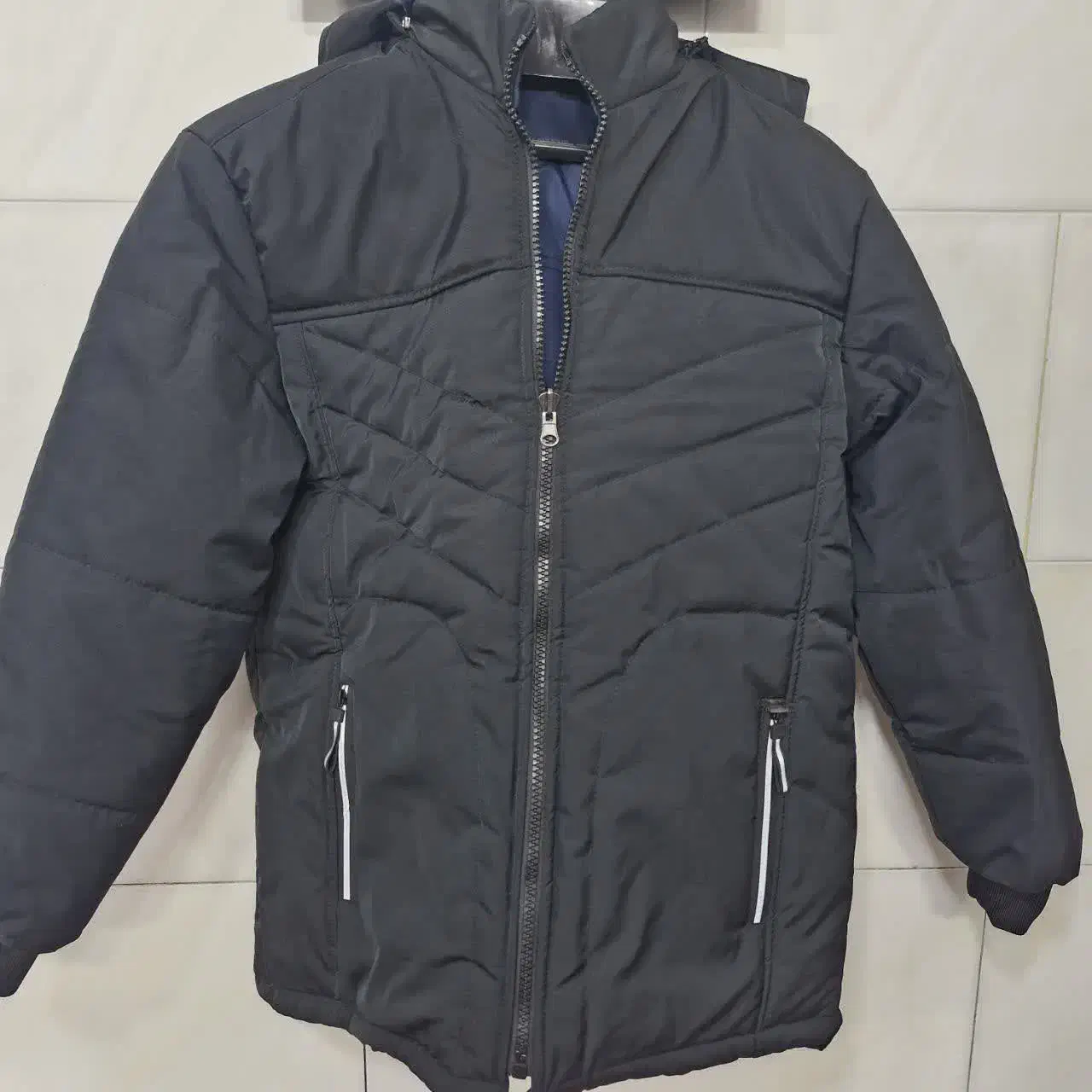 کاپشن|لباس|اصفهان, عطار نیشابوری|دیوار