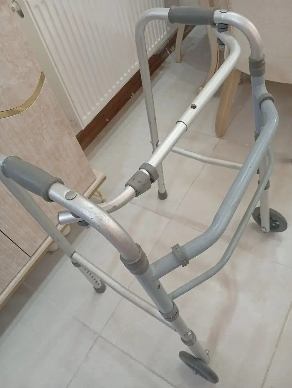 واکرچرخدار تاشو|آرایشی، بهداشتی، درمانی|محمدیه-قزوین, |دیوار