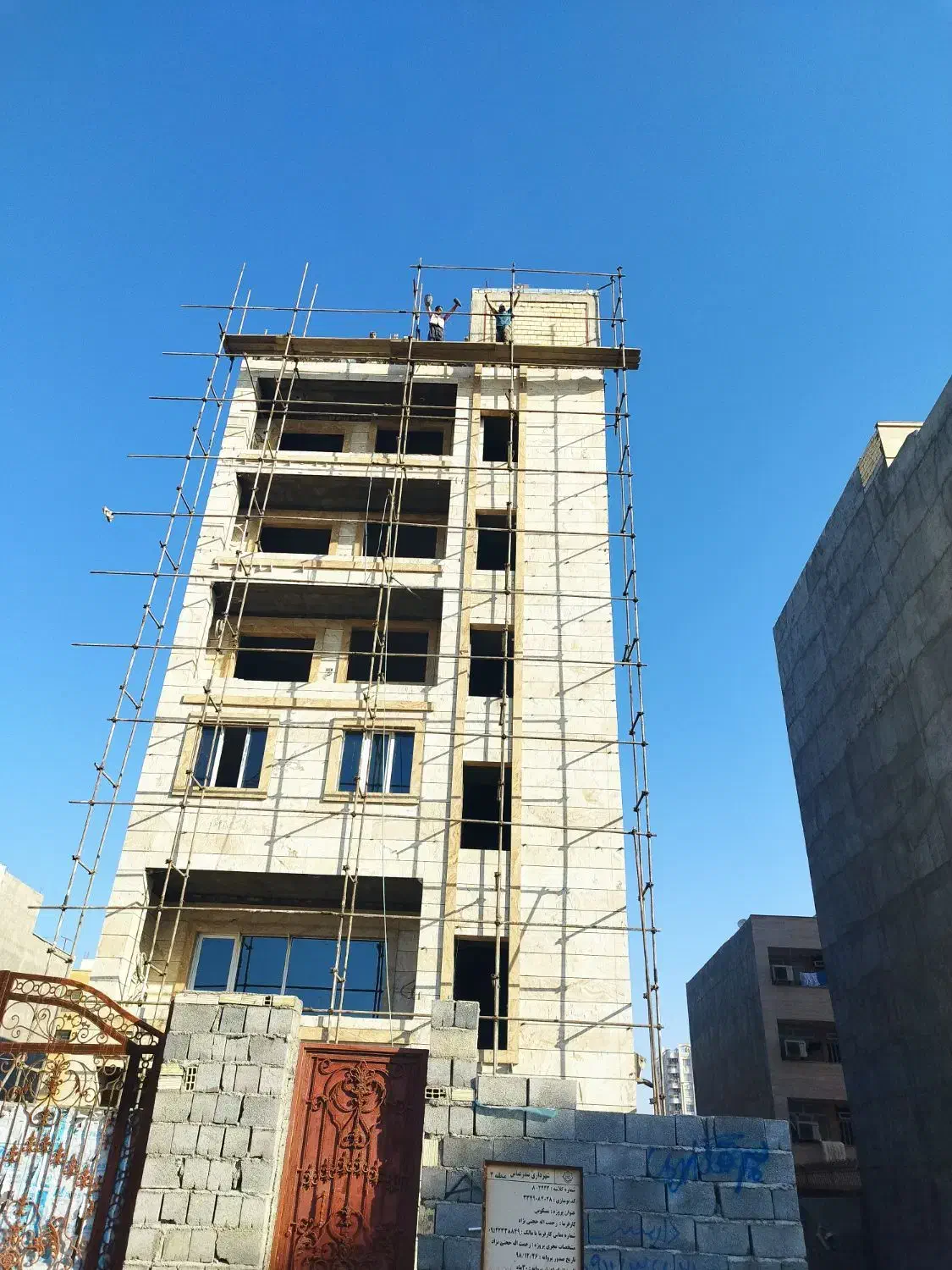 نصب انواع کاشی کاری و سرامیک کاری|خدمات پیشه و مهارت|بندرعباس, |دیوار