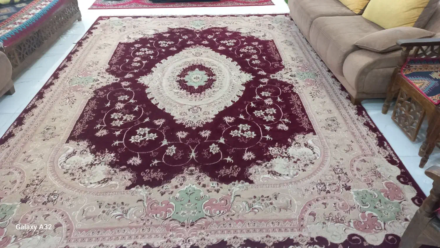 فرش ۱۲ متری|فرش|شیراز, کوشک میدان|دیوار