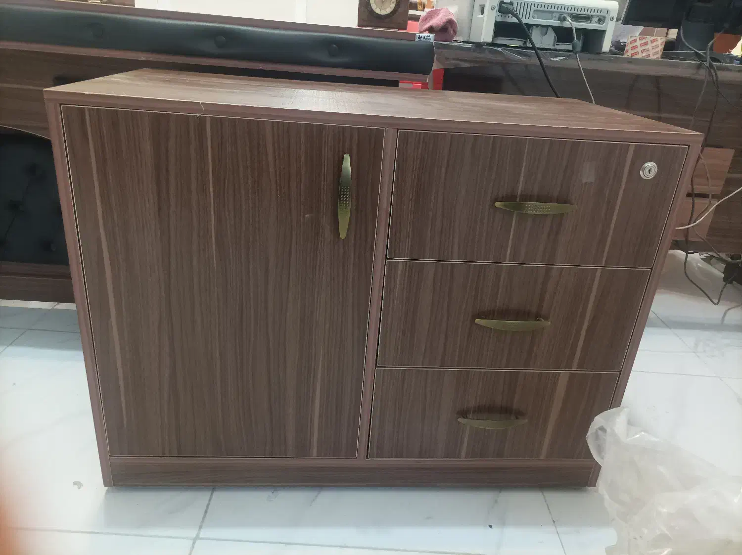 میز ریاست ام دی آف با روکش و قطعات چرم|مبلمان اداری|شهرکرد, |دیوار