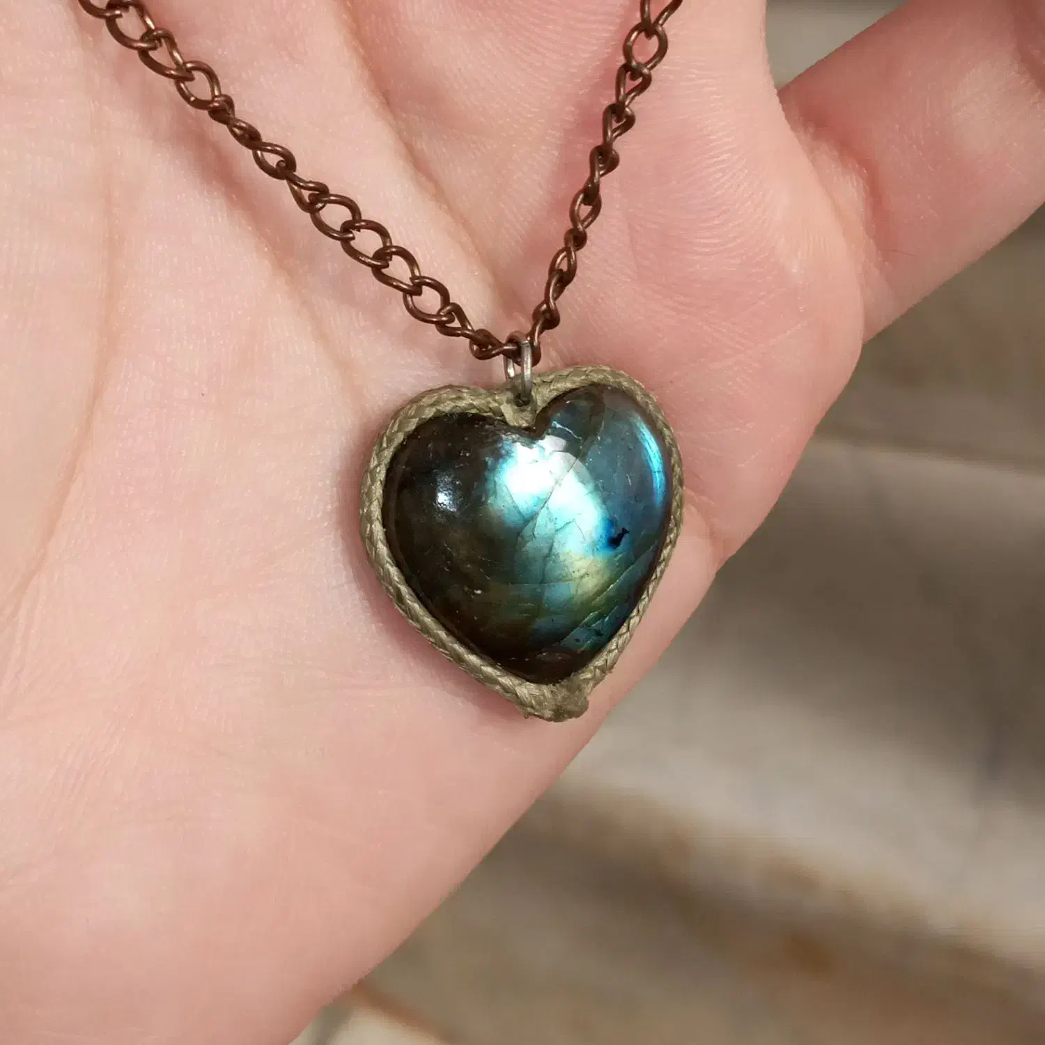 گردنبند سنگ لابرادوریت قلبی|جواهرات|اصفهان, ملک‌شهر|دیوار