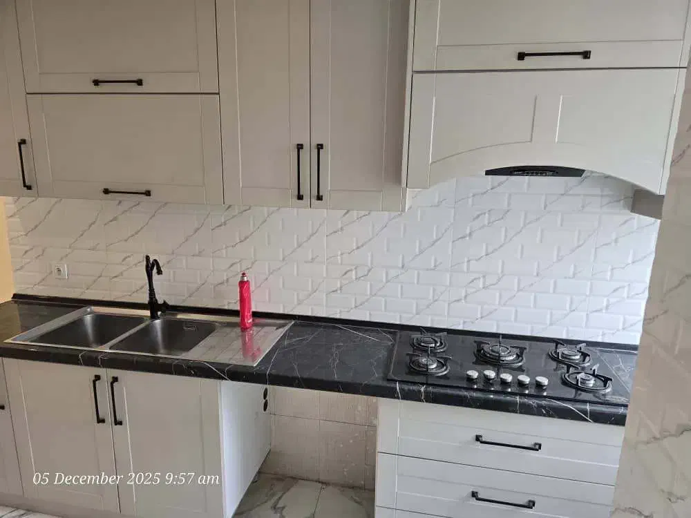 تک واحدی در پهن ترین کوچه منطقه با پارکینگ